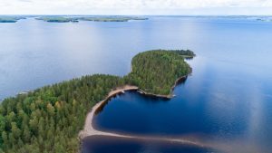 Ilmakuva Särkän satamasta, jossa näkyy tulevan laiturin paikka